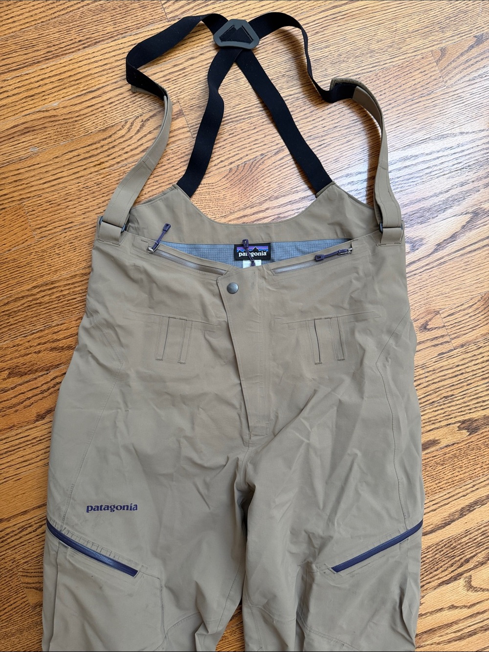 Patagonia Women’s Olive/Tan GoreTex Ski/Board Bibs, size medium